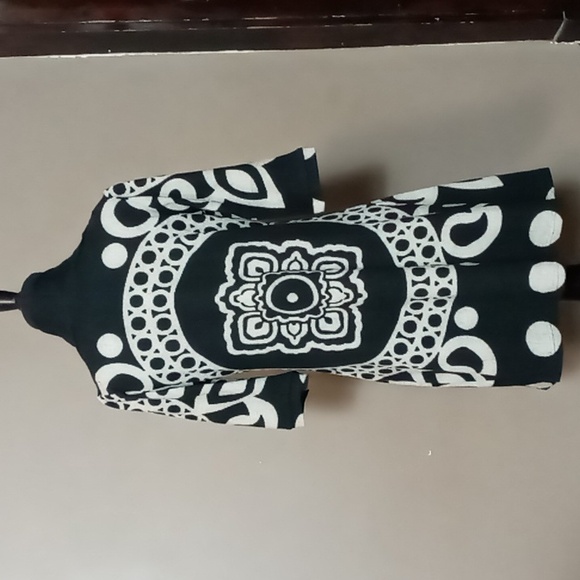 Méchant Black and White Patterned Pull Over Sweater w Front Design Button S - Picture 2 of 8